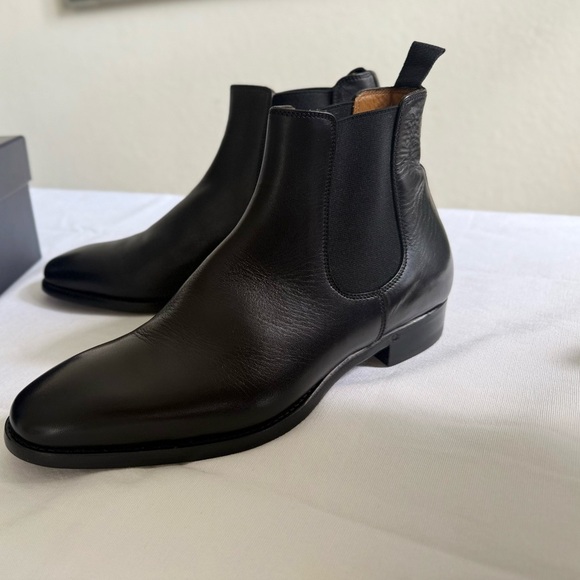 *SOLD* Ralph Lauren Purple Label Sleek Black Leather Ankle Booties - Picture 7 of 10